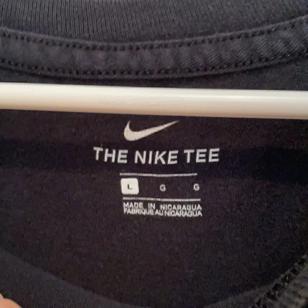 Very loved Nike Tee L